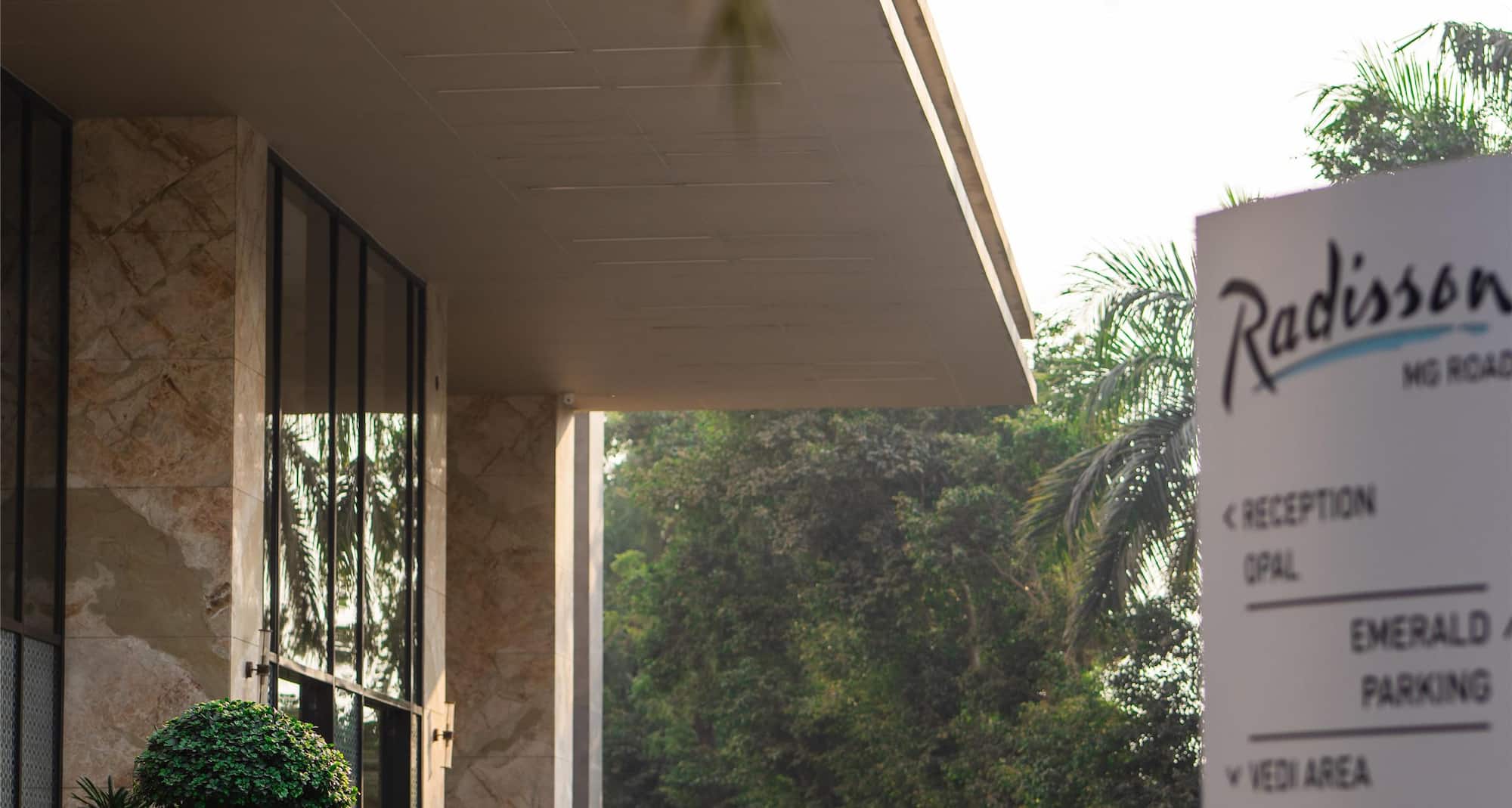 Radisson Hotel Delhi MG Road - Hotel Entrance