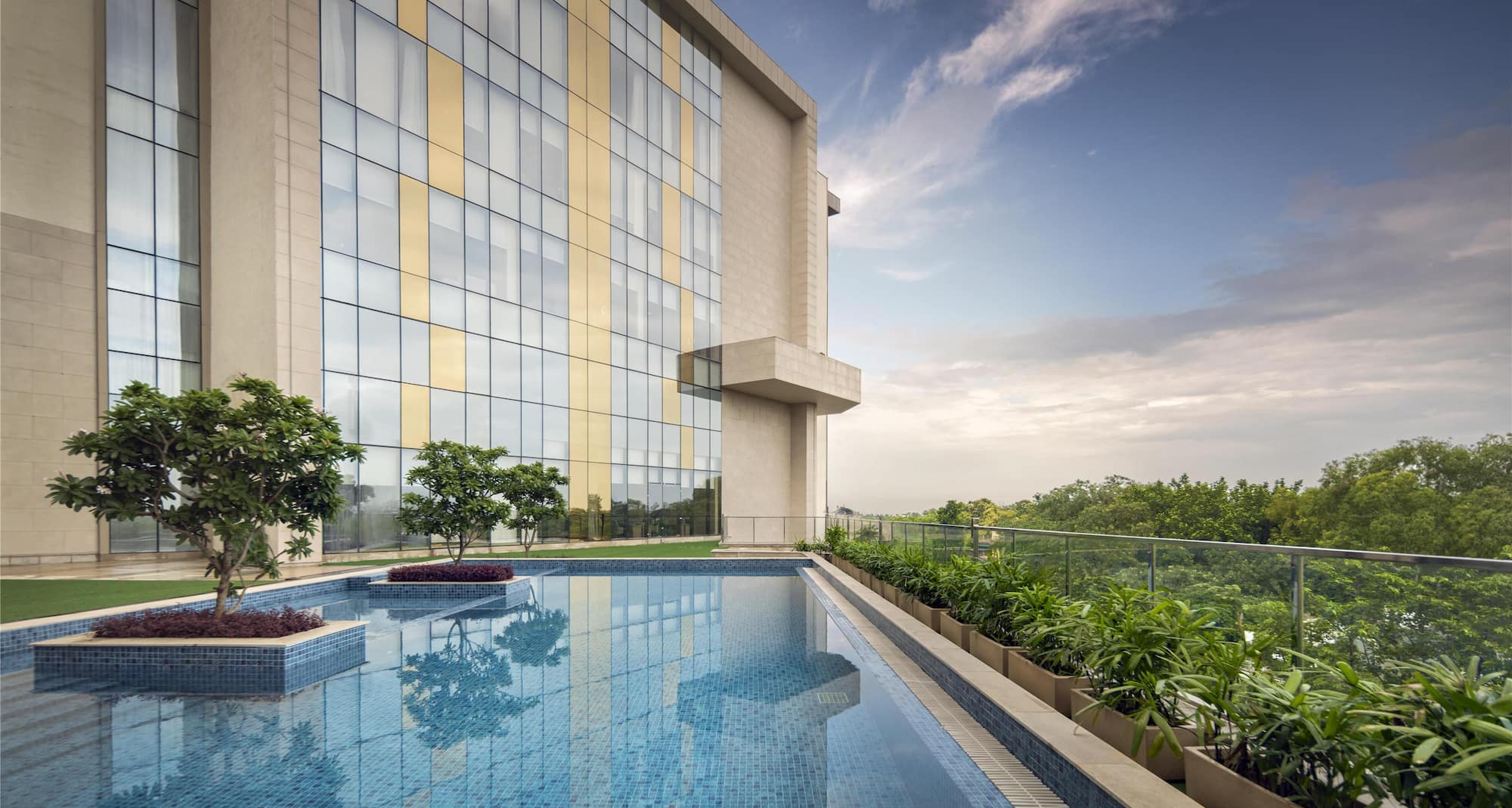 Radisson Hotel Delhi MG Road - Swimming Pool