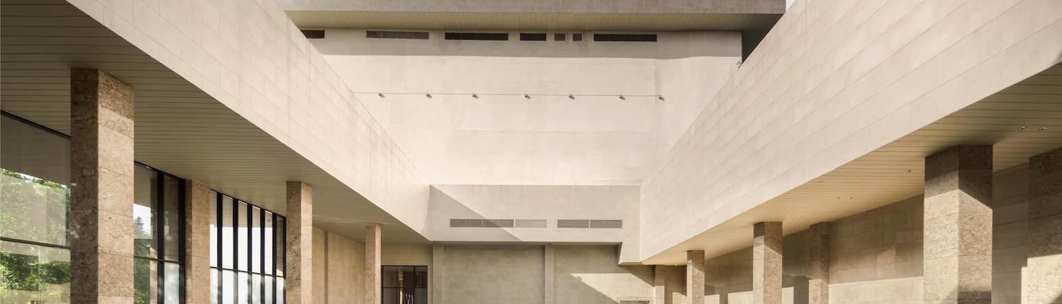 Radisson Hotel Delhi MG Road - Emerald Lawn