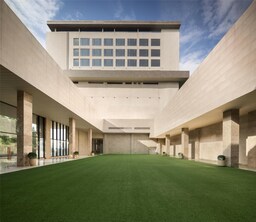 Radisson Hotel Delhi MG Road - Emerald Lawn