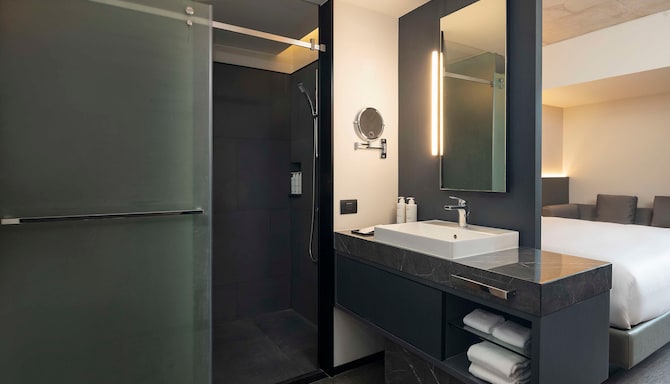 Radisson Hotel Don Mueang Bangkok - Deluxe Room