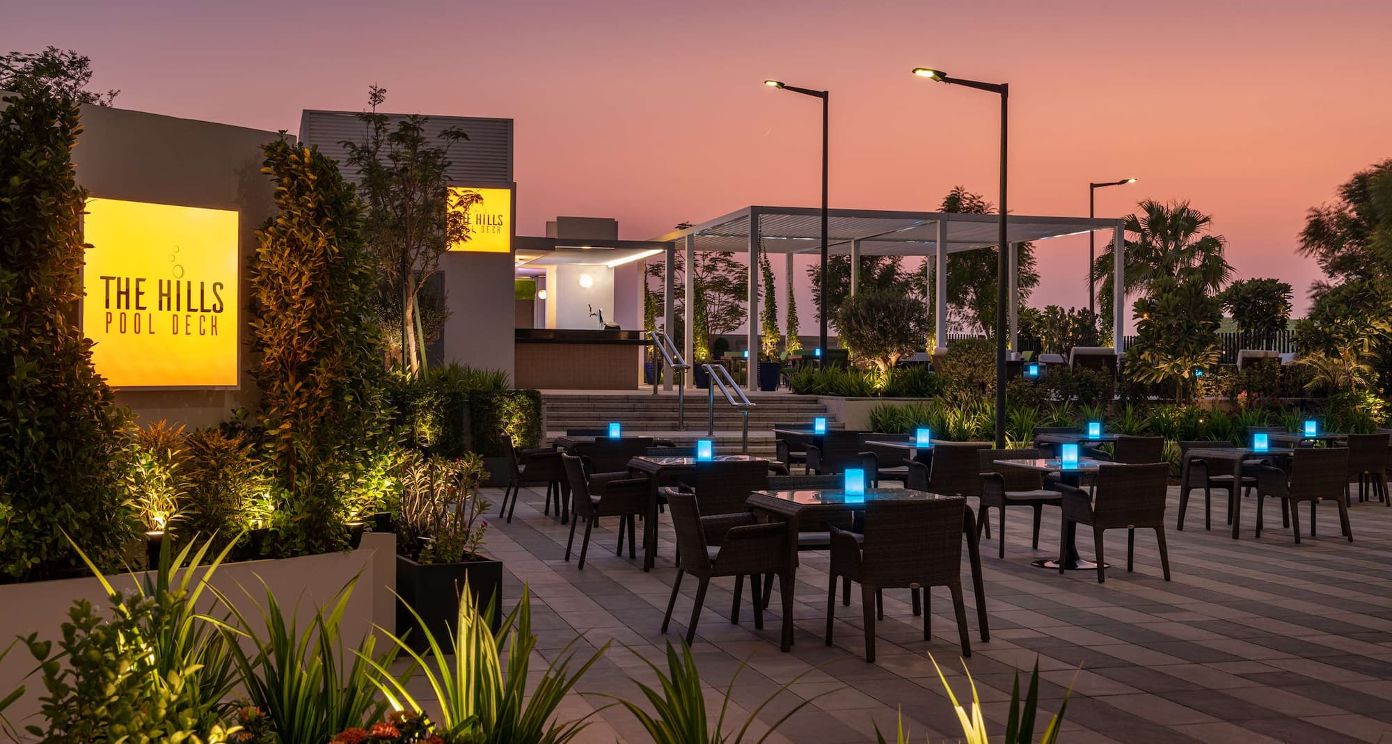 Radisson Hotel, Dubai Damac Hills - Hills Pool Deck - soirée