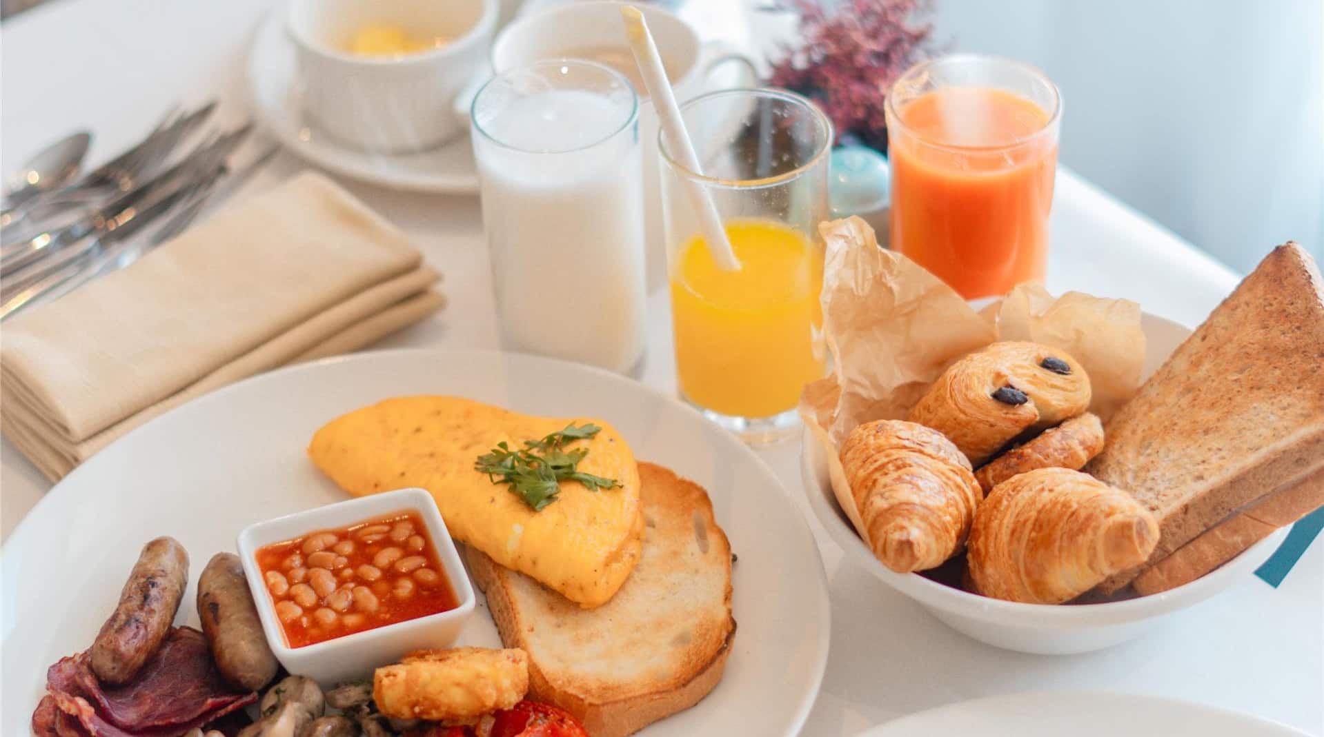 Radisson Hotel Dubai Damac Hills - Room Service