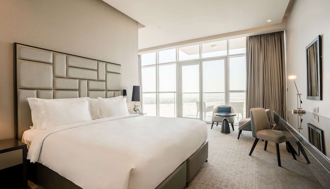 Radisson Hotel Dubai Damac Hills - Premium Room with balcony
