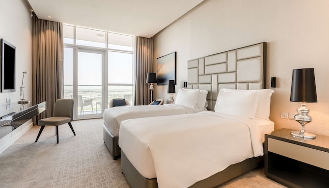 Radisson Hotel Dubai Damac Hills - Family Stay - twin beds