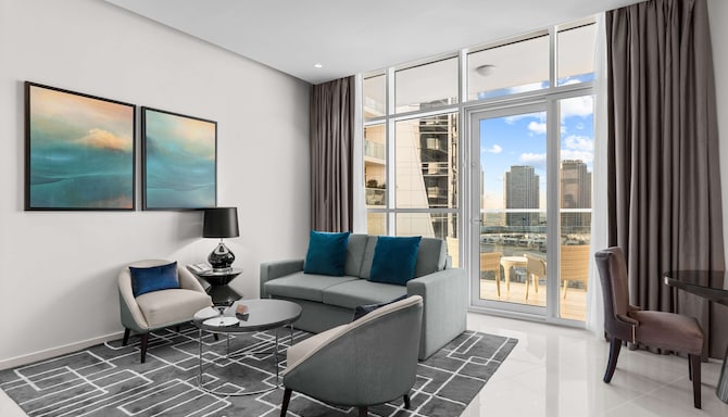 Radisson Hotel Dubai Damac Hills - Premium one bedroom suite