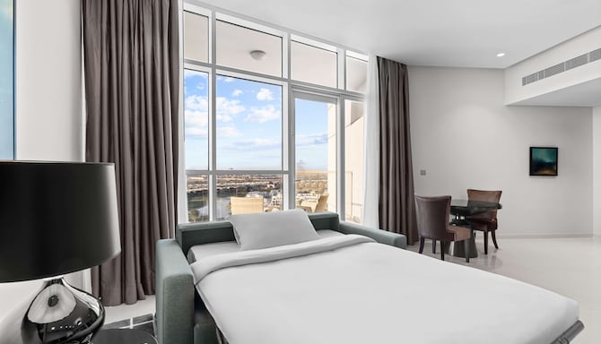 Radisson Hotel Dubai Damac Hills - Premium one bedroom suite