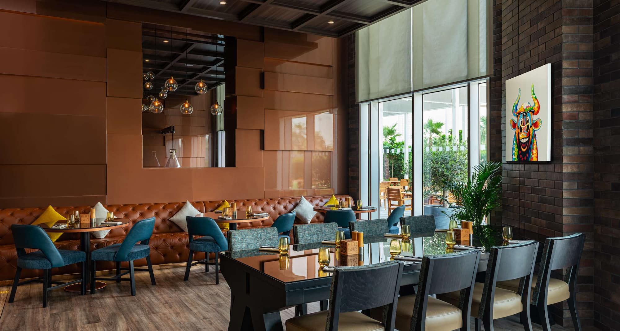 Radisson Hotel Dubai Damac Hills - Fire Lake Happy Bull bar section