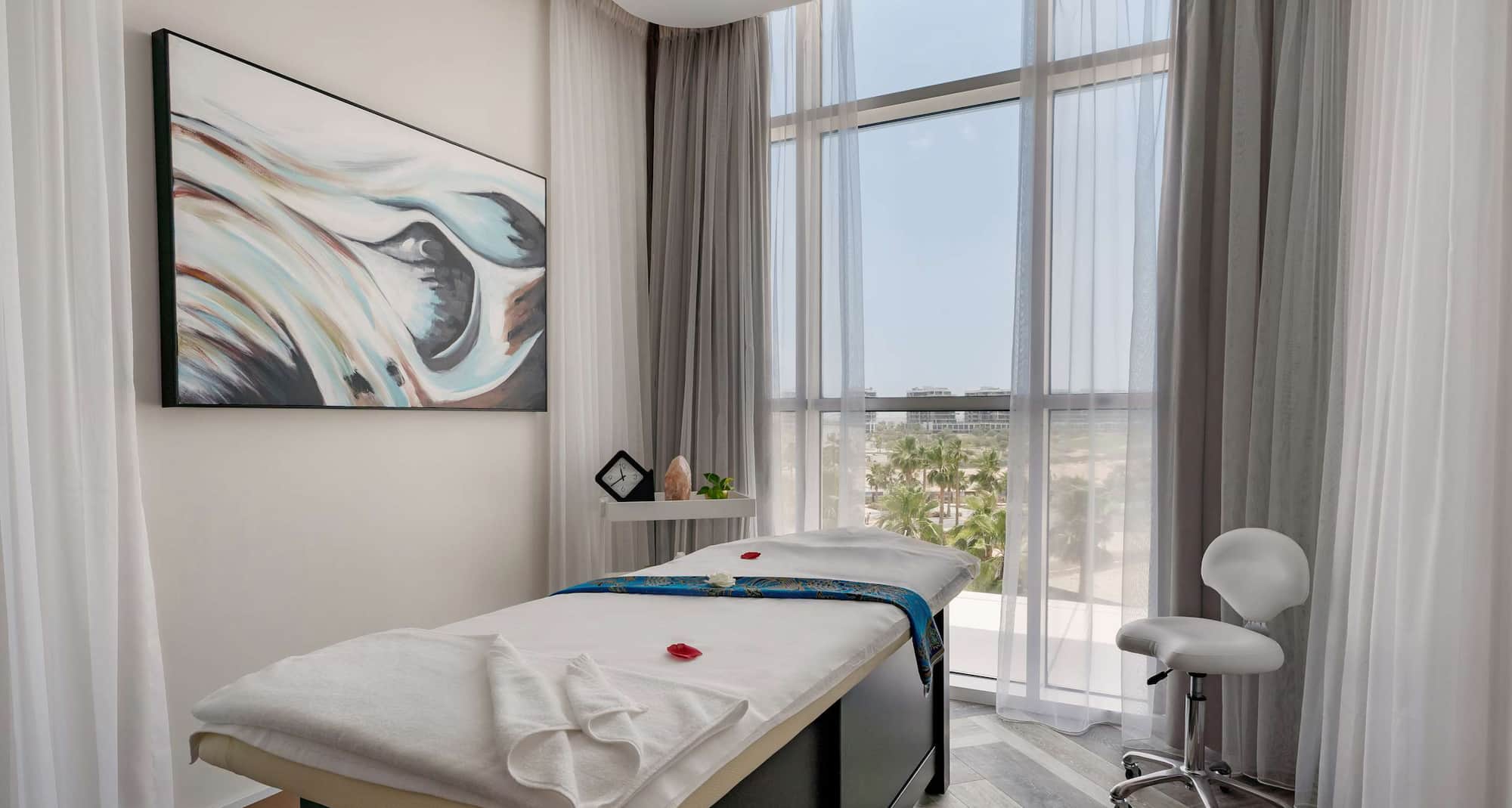 Radisson Hotel Dubai Damac Hills - Dreamworks Spa - massage room