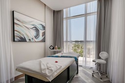 Radisson Hotel Dubai Damac Hills - Dreamworks Spa - massage room