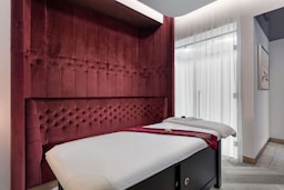 Radisson Hotel Dubai Damac Hills - Dreamworks Spa - massage room