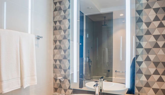 Radisson Hotel Dubai Damac Hills - Two Bedroom Suite bathroom