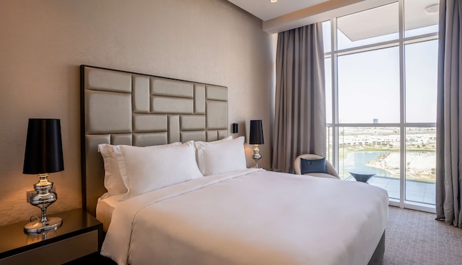 Radisson Hotel Dubai Damac Hills - Suite bedroom