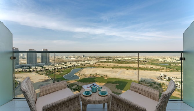 Radisson Hotel Dubai Damac Hills - Golf course view from guest room balcony