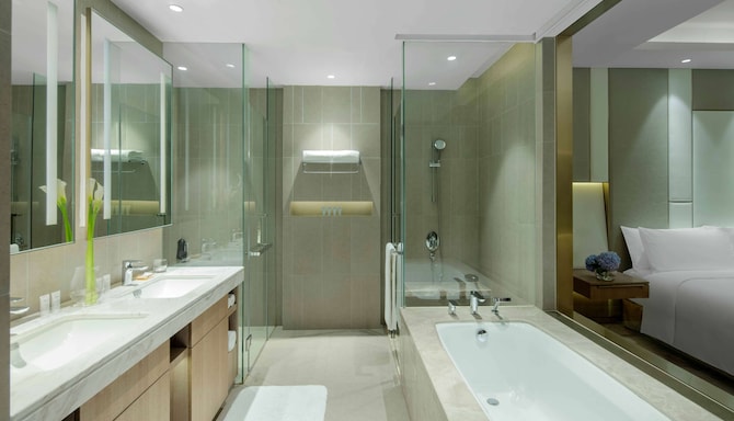 Radisson Hotel Exhibition Center Shanghai - Presidential Suite - Bathroom
