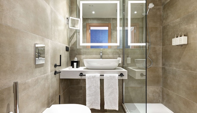 Radisson Hotel Ferrara - Guest room bathroom