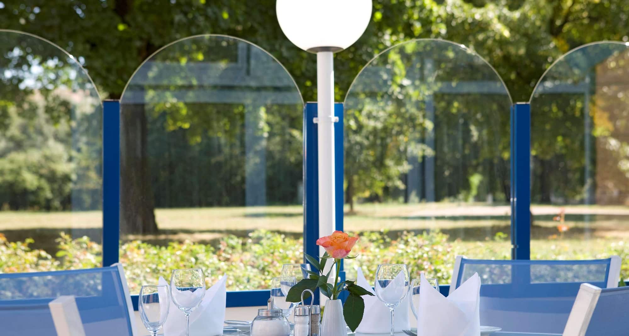 Radisson Blu Furst Leopold Hotel, Dessau - Restaurant Terrace