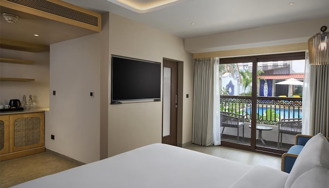 Radisson Hotel Goa Candolim - Executive Room Pool View
