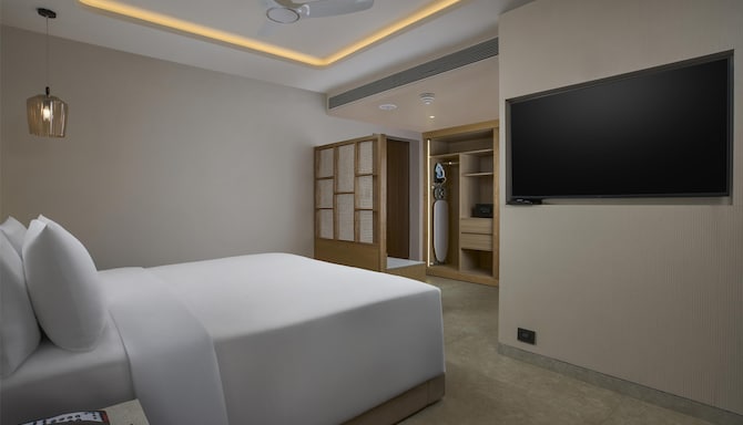 Radisson Hotel Goa Candolim - Executive Room Pool View