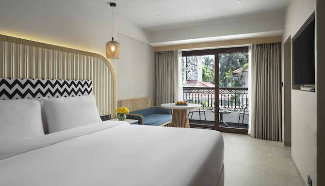 Radisson Hotel Goa Candolim - Executive Room Pool View