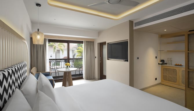 Radisson Hotel Goa Candolim - Executive Room Pool View