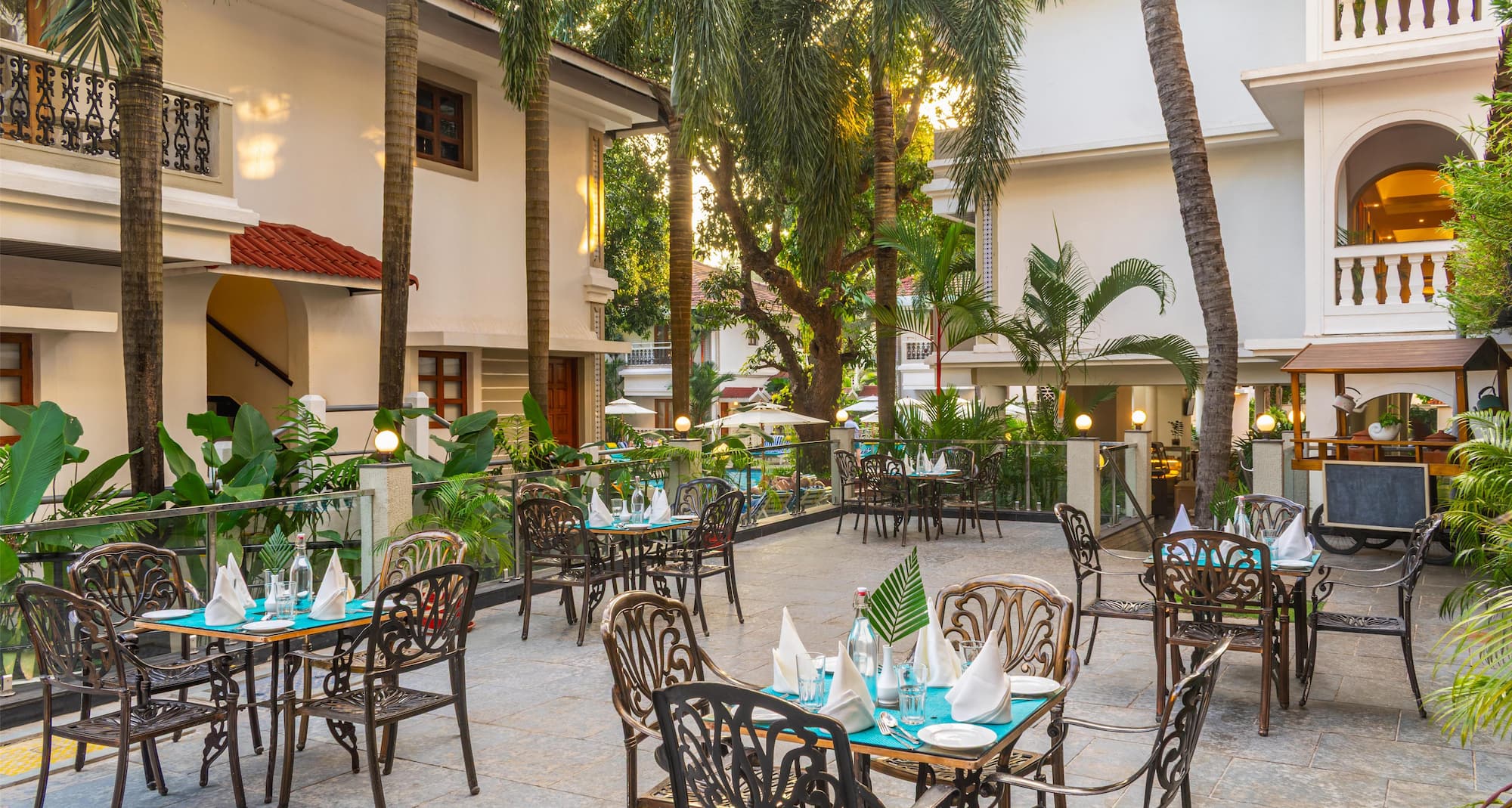 Radisson Hotel Goa Candolim - Palms Deck