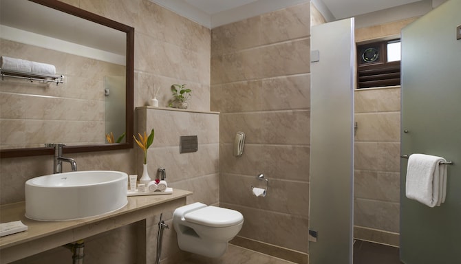 Radisson Hotel Goa Candolim - Junior Suite Pool View