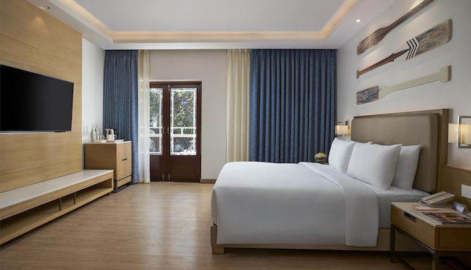 Radisson Hotel Goa Candolim - Junior Suite pool view