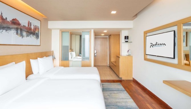 Radisson Hotel Gurugram Sohna Road City Center - Twin Bedroom Detail
