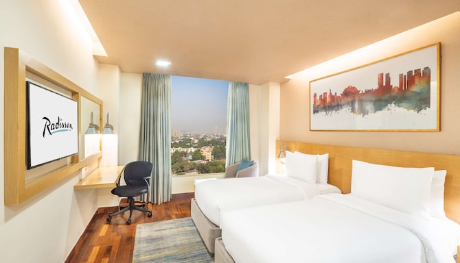 Radisson Hotel Gurugram Sohna Road City Center - Deluxe Twin Bedroom