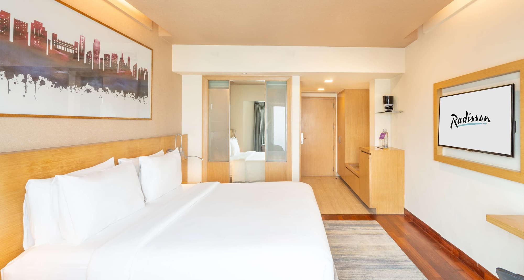 Radisson Hotel Gurugram Sohna Road City Center - King Bedroom Detail