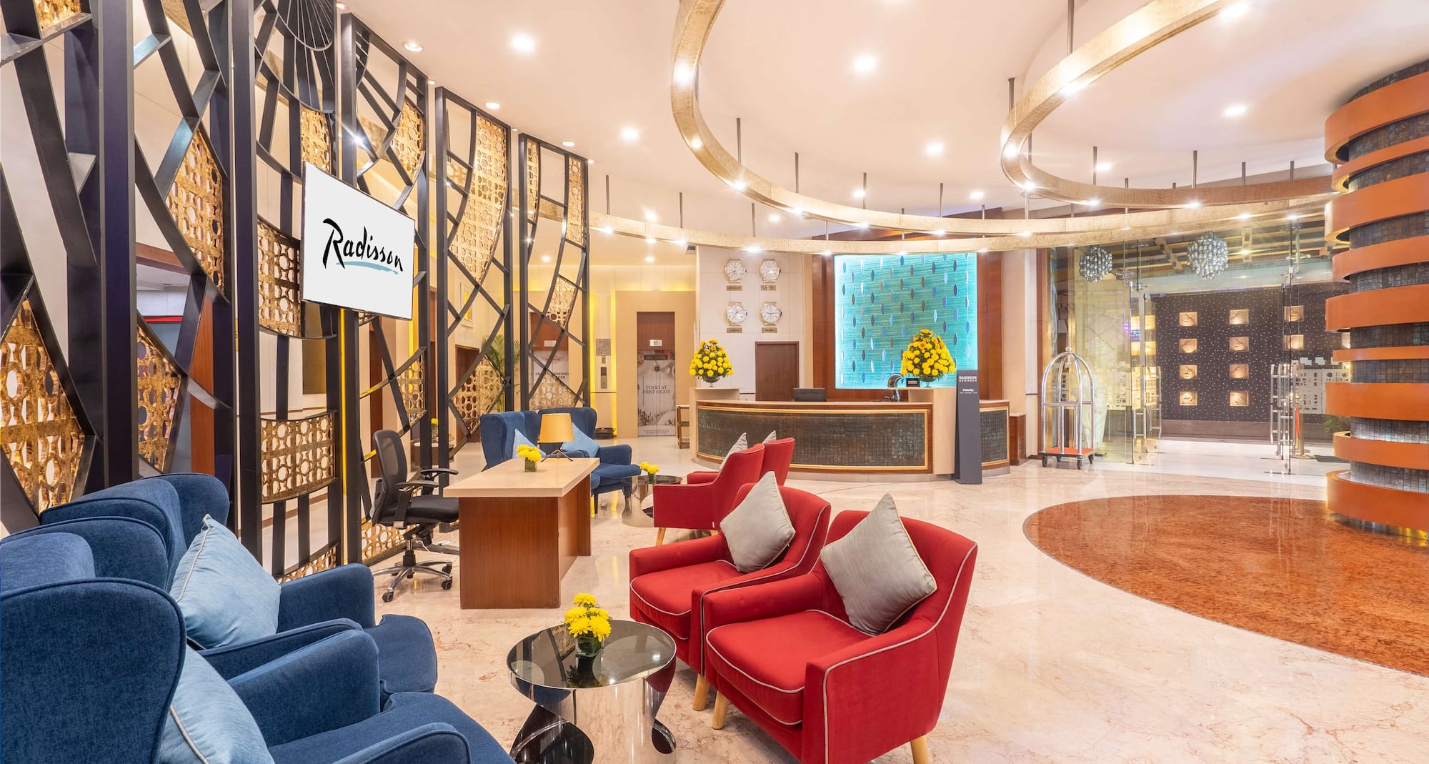 Radisson Hotel Gurugram Sohna Road City Center - Lobby and Reception