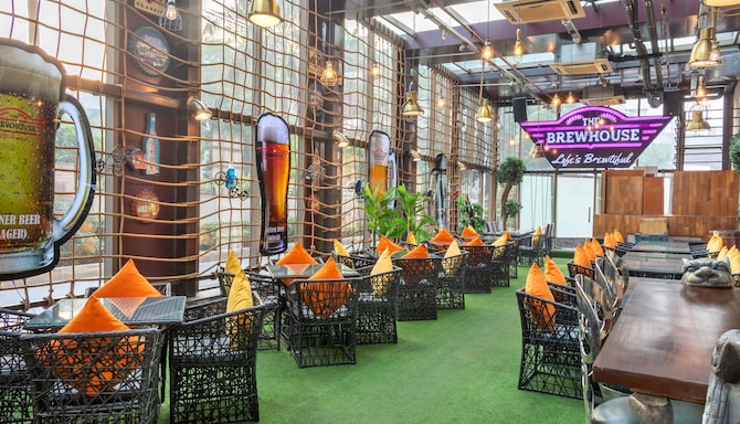 Radisson Hotel Gurugram Sohna Road City Center - The Brewhouse