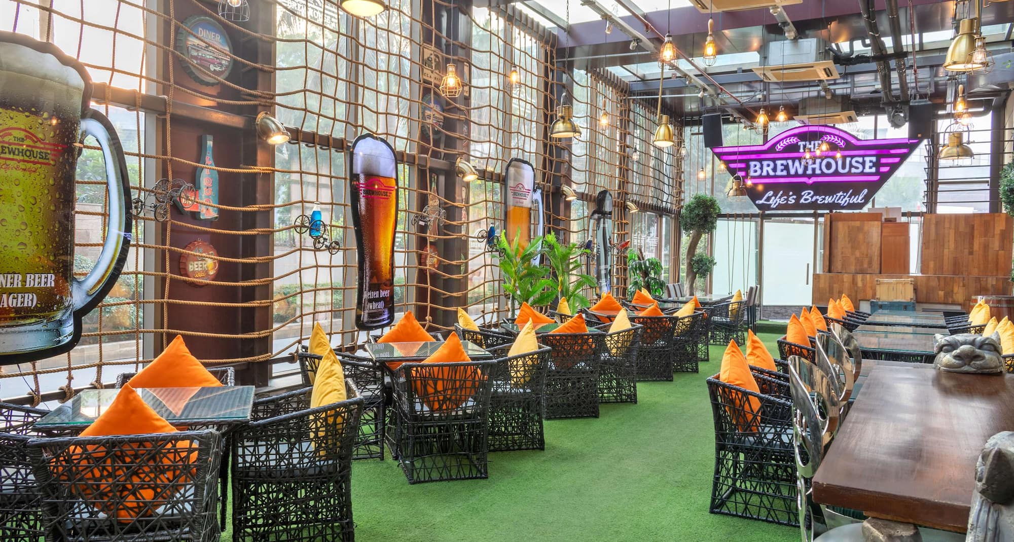 Radisson Hotel Gurugram Sohna Road City Center - The Brewhouse
