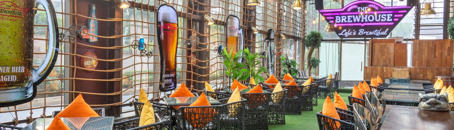 Radisson Hotel Gurugram Sohna Road City Center - The Brewhouse