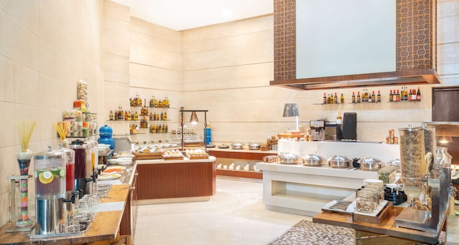 Radisson Hotel Gurugram Sohna Road City Center - Cafe Central Buffet