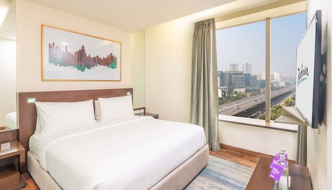 Radisson Hotel Gurugram Sohna Road City Center - Suite Bedroom