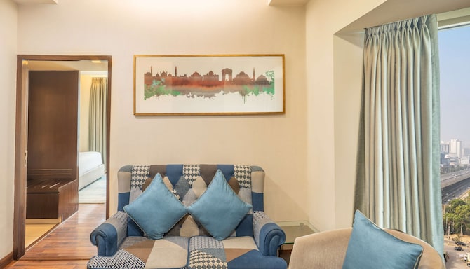 Radisson Hotel Gurugram Sohna Road City Center - Suite Connection
