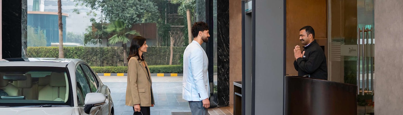 Radisson Hotel Gurugram Udyog Vihar - Entry Lobby