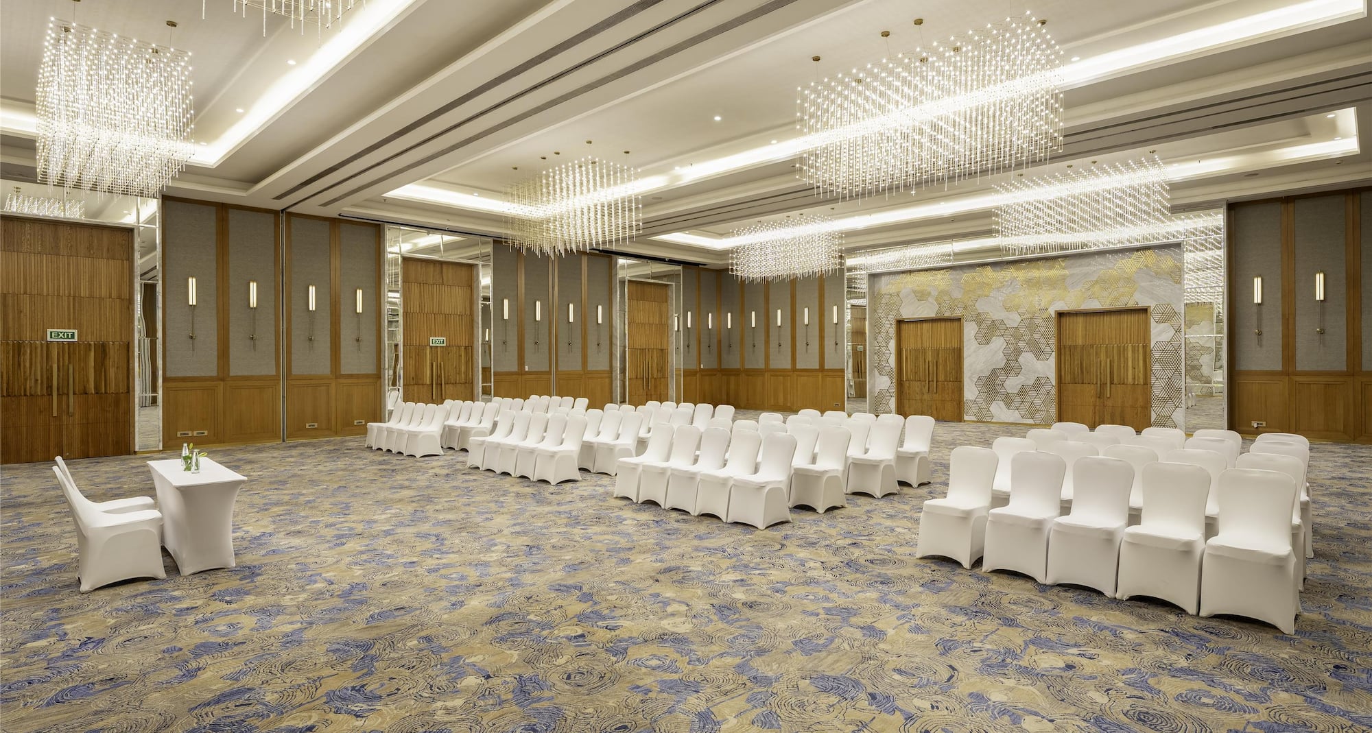 Radisson Hotel Gurugram Udyog Vihar - Rose - Theatre Setup