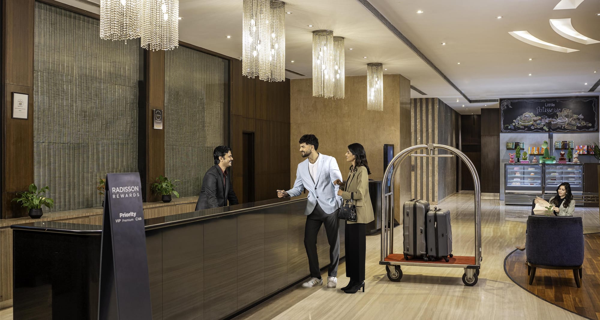 Radisson Hotel Gurugram Udyog Vihar - Reception