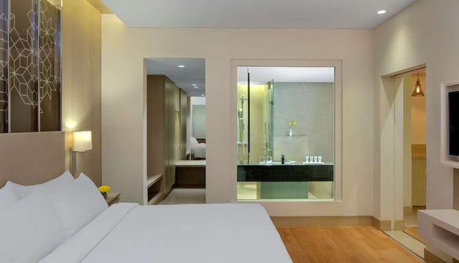 Radisson Hotel Gurugram Udyog Vihar - Guest room