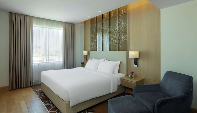 Radisson Hotel Gurugram Udyog Vihar - Suite