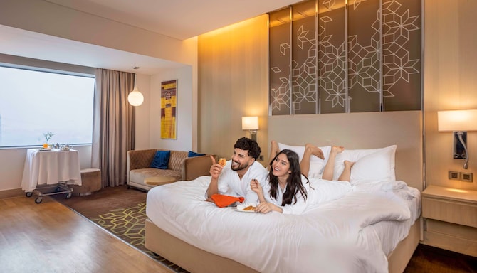Radisson Hotel Gurugram Udyog Vihar - Suite