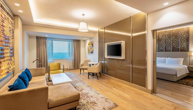Radisson Hotel Gurugram Udyog Vihar - Suite