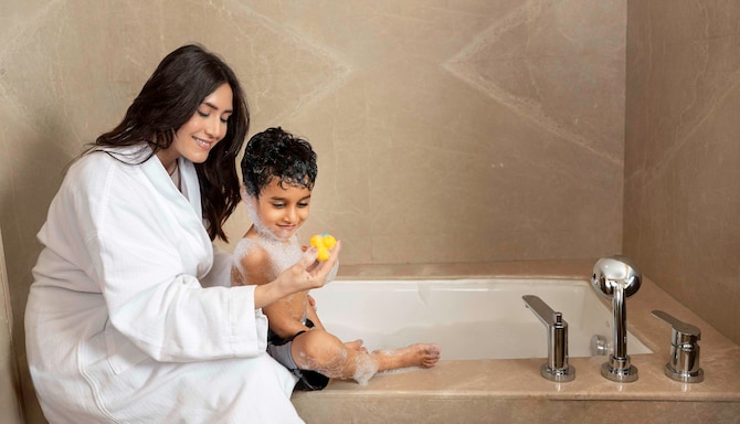 Radisson Hotel Gurugram Udyog Vihar - Suite