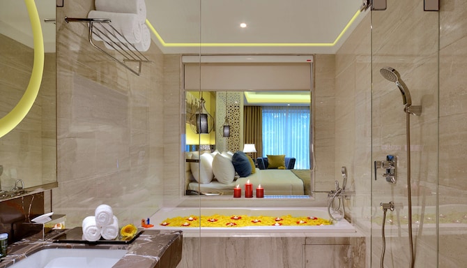 Radisson Hotel Gwalior - Superior Room - Bathroom
