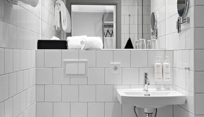 Radisson Hotel Haugesund - Standard Room Bathroom