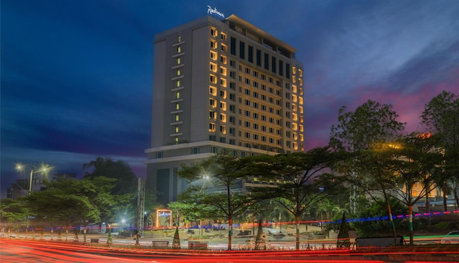 Radisson Hotel Hyderabad Hitec City - Hotel Facade