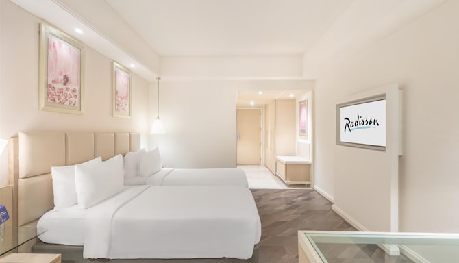 Radisson Hotel Hyderabad Hitec City - Superior Twin Bed Bedroom